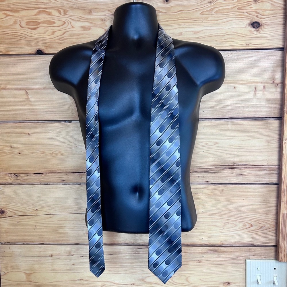 Kenneth Cole Reaction Mens Grey Silver Geometric Striped 100% Silk Necktie‎